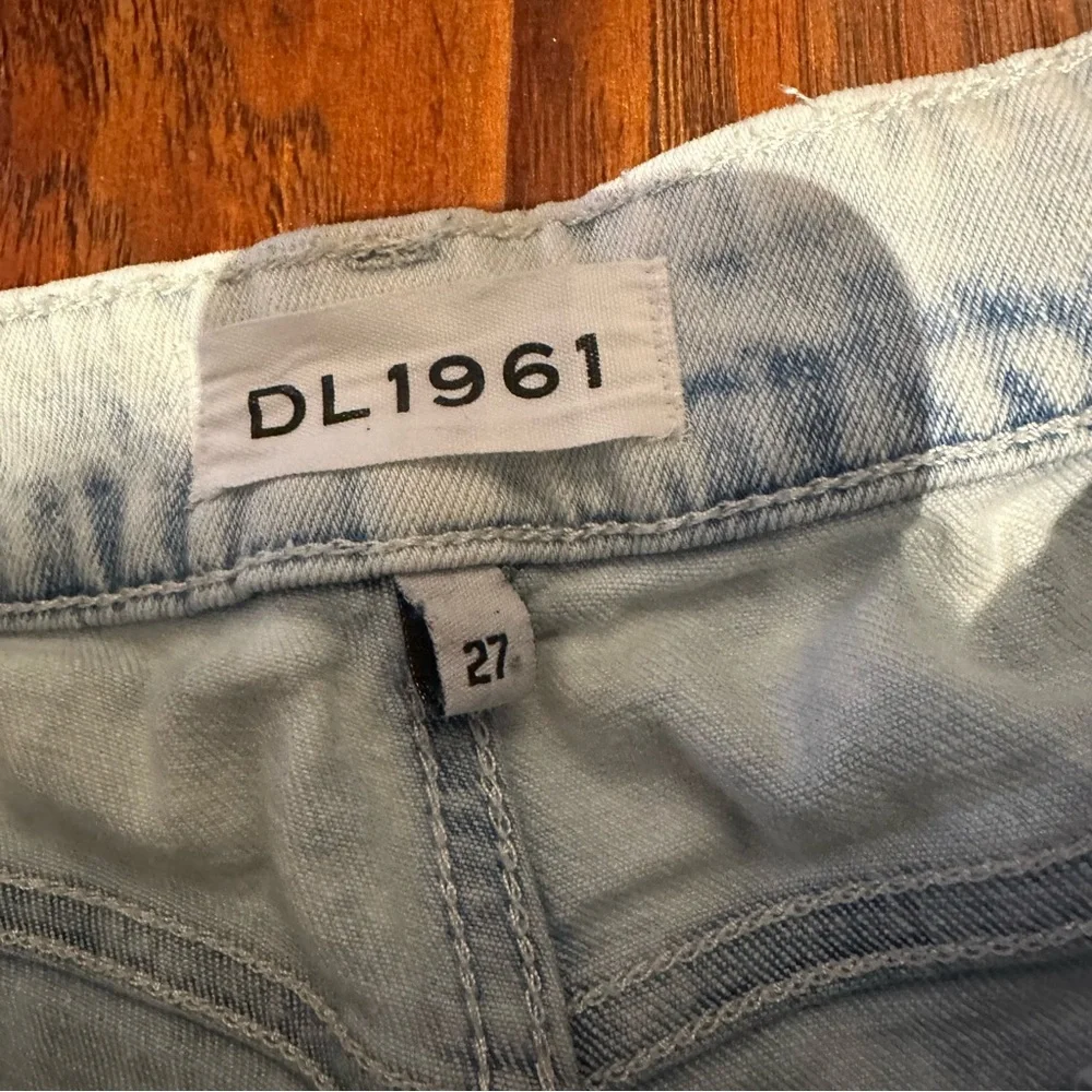 DL1961 Women's Light Wash Straight‎ Jeans size 27